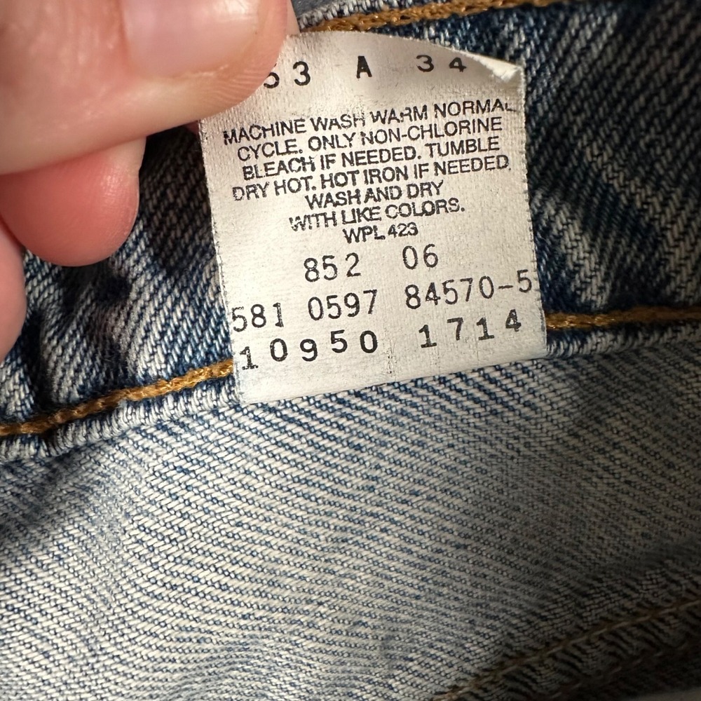Vtg 90s Levis Jeans Womens 11 Jr Relaxed Fit Tapered Leg Light Wash Stained USA - Picture 7 of 14
